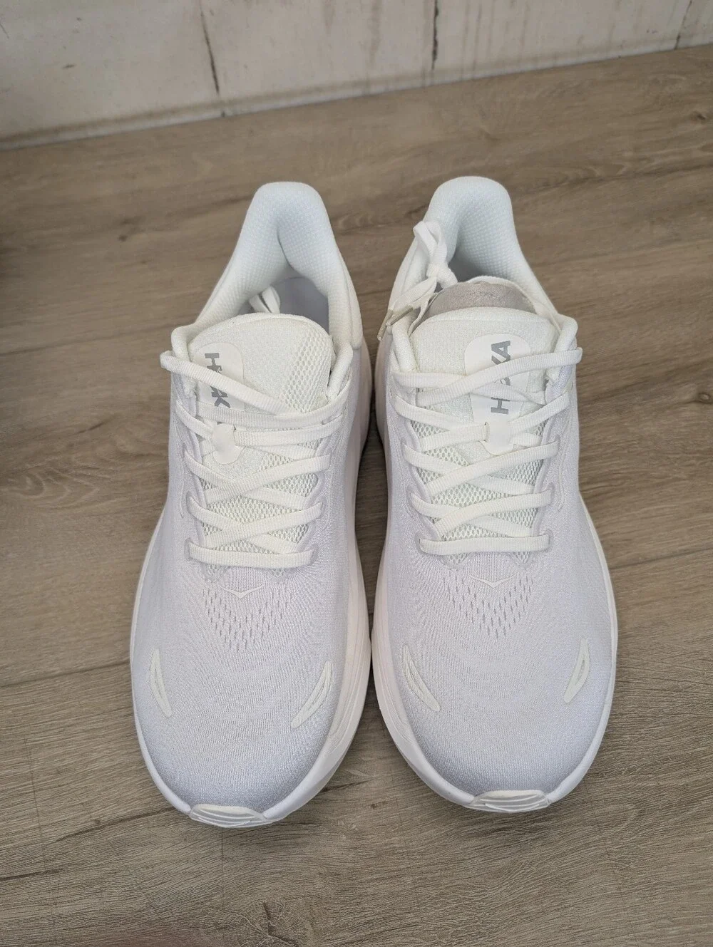 HOKA One One Arahi 8 Triple White Men's Size 9.5 EE Brand NEW